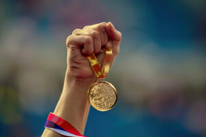 olimpiadas, hand-woman-raising-olympic-gold-medal-victory